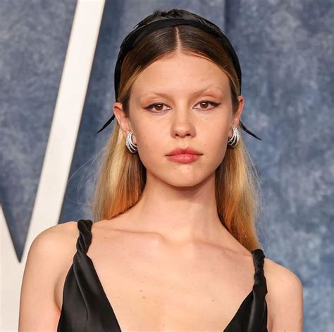 mia goth bio